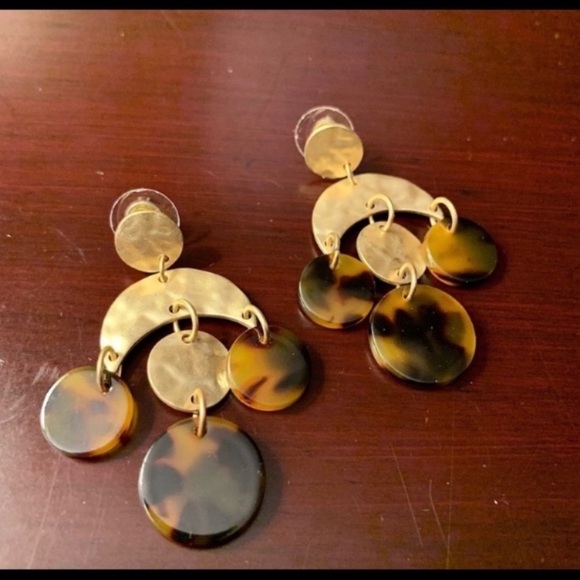 Abstract Hammered Metal Celluloid Acetate Tortoise Link Dangle Earrings - Picture 6 of 6